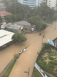 Chuva forte provoca alagamentos e transtornos