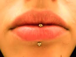 File Vertical Labret Png Vertical Labret Piercing Labret Piercing Labret