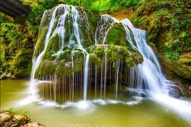 Deținem brandul, terenuri, expertiză în horeca și suntem în căutarea unuia sau mai multor investitori mari. Cascada BigÄƒr Una Dintre Cele Mai Speculoase CÄƒderi De ApÄƒ Din Lume Coltisor De Romania