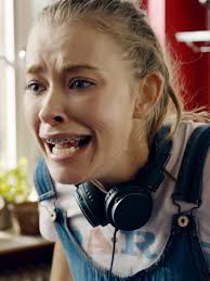 But they react differently than he hoped. Poster Zum Alles Isy Bild 9 Auf 9 Filmstarts De