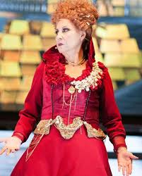 Descubre más sobre teresita reyes: El Comico Momento Que Vivio Teresita Reyes Al Evacuar Del Temblor Vestida De Su Personaje De Piratas Del Caribe