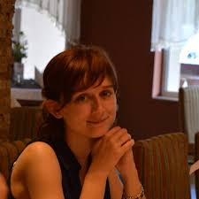 A kreatívon jelent meg rövid összeállítás arról, mit dobott a kereskedelmi tévék hírműsorainak nézettségén a vasárnap esti tüntetés a túlóratörvény ellen, az azt követő menetelése az mtva székházához. Bese Bernadett Eloretolt Helyorseg Iroakademia