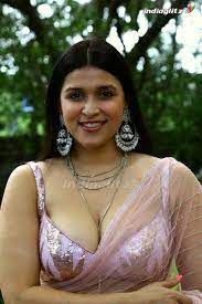 Mannara Chopra Photos - Bollywood Actress photos, images, gallery, stills  and clips - IndiaGlitz.com