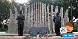 We did not find results for: Sejarah Miris Tugu Proklamasi Monumen Persembahan Kaum Perempuan Tirto Id