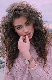 Having Curly Hair You Don T Want To Make Yourself Look Fluffy In The Party Today If You Want Curly Hair Photos Curly Hair Styles Curly Hair Styles Naturally