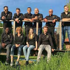 Aktuell haben 0 nutzer das unternehmen und seine leistungen mit einer durchschnittlichen anzahl von 0 sternen. Starkes Team Wir Von Fliesen Schweizer Schaffen Gemeinsam Losung Fur Jede Aufgabe Starkes Team Fliesen Leger