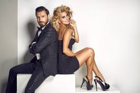 Biasanya busana lamaran yang dianggap praktis adalah sarimbit, jadi kamu bisa kembaran dengan pasangan saat acara pertemuan dua keluarga tersebut. Tampil Keren Dan Serasi Dengan 6 Model Baju Couple Untuk Tunangan