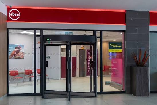 🏦💳 Convenient banking with ABSA in our Centre 💳🏦 Whether you need everyday banking assistance or quick access to cash, ABSA has you covered — with helpful in-branch service and conveniently located AT