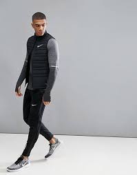 Les vêtements indémodables du dressing masculin : Nike Running Padded Gilet In Black 858145 010 Asos
