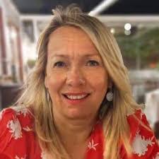 Debbie Armitage's Instagram, Twitter & Facebook