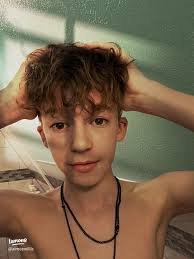 Reviving a Timeless Hairstyle: The Teenager's Perm Experience