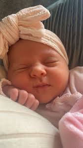 I would be forever greatful if someone would mind helping me in these  pictures look like they have been done as a photo shoot if anyone could  help me 🙏💕