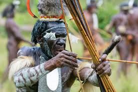 Sejarah upacara adat tarian alat musik suku asmat adalah suku yang ada di papua. Suku Asmat Sebaran Ciri Budaya Upacara Adat Rumah Adat Bahasa Seni Tari Ukiran