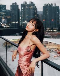 林襄才被日媒封「世界級美女」又解放！ 超巨車頭燈網友暴動