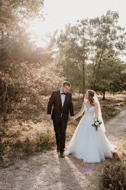 Brautpaarshooting In Der Luneburger Heide Hochzeit Fotografieren Hochzeitsfoto Idee Und Hochzeitsportraits