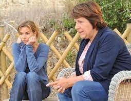 L'intrigue n'évite pas les clichés mais reste divertissante, grâce notamment à la présence d'annie grégorio. Week End Chez Les Toquees S01e04 Une Cigogne A La Grenouille Serie Programme Tv Replay