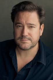 Únos letadla [Hijack] (2023): Obsazení, herci, tvůrci a postavy