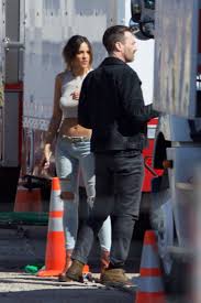 Eiza gonzález en la premier de baby driver | sale el sol. Eiza Gonzalez On The Set Of Baby Driver 09 Gotceleb