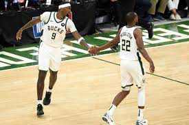 Bucks star giannis antetokounmpo exits game 4 early with knee injury as hawks even series. 1v61u 77pbihbm
