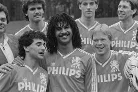 Nederlands elftal was leuk toen er nog spelers speelden die trots waren om voor hun land uit te komen, en niet een zogenaamde. File Selectie Nederlands Elftal In Zeist V L N R Vanenburg Gullit R Koeman Bestanddeelnr 934 2147 Jpg Wikimedia Commons