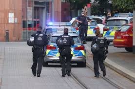 Die polizei stoppte den täter mit einem schuss in den oberschenkel. Ar Fed9jye Hgm