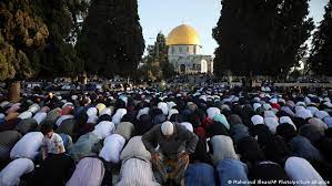 If regional public health guidance has mandated that your local mosque remains closed or limited, we do not recommend attending a mosque in another region for eid prayer. Hhdwa3h0k2ux5m
