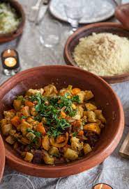 Découvrez les ingrédients, ustensiles et étapes de préparation. Tajine De Legumes Et Baux De Provence Rouge Domaine La Vallongue Les Pierres Cassees Diner Entre Copines La Suite Panier De Saison