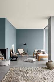 On ose la couleur sur les murs de son salon. Mur Bleu Gris Dans Le Salon Couleur Mur Salon Deco Maison Pas Cher Decoration Salon Bleu