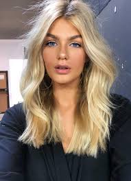 Medium Length Hair With Volume And Soft Curls Shinny Blonde Hair Color Beautiful Texture Medium Length Hair Styles Hair Lengths Medium Hair Styles