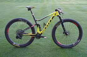 Todos los detalles de la scott scale rc de nino schurter, campeón del mundo de xco y medallista olímpico a los mandos de una bicicleta con ruedas de 27.5. Pro Bike Check 2019 Nino Schurter Kate Courtney S New Scott Spark Rc Race Bikes Bikerumor