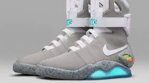 Fox, découvre des chaussures autolaçante, dans une scène qui se déroule en octobre 2015. 22 882 Euros C Est Le Prix Des Sneakers Les Plus Cheres Au Monde