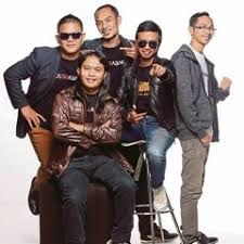 هاقيم روسلي) merupakan penyanyi, komposer, penulis lirik dan pelakon di malaysia. Haqiem Rusli Lembah Kesepian Akustik By Ehhelmy