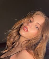 Alexandra Mier's Instagram, Twitter & Facebook