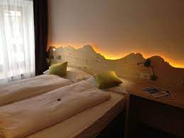 Indirekte beleuchtung leisten selber bauen. Als Zusatzliches Stilelement Im Zimmer Dient Die Indirekte Beleuchtung Hinter Dem Betthaupt Dekor Zimmer Bett Kinderzimmer Einrichten Und Wohnen