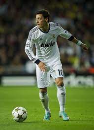 Mesut Ozil Of Real Madrid Controls The Ball During The Uefa Champions League Group D Match Between Re Real Madrid Football Club Real Madrid Real Madrid Players