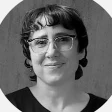 Lenora Oakes's Instagram, Twitter & Facebook