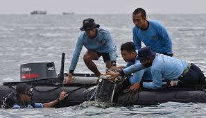 Joseph loftus yesterday morning, horrific news emerged that a boeing 737 had crashed into the sea after falling 10,000 foot shortly after takeoff. Crashed Indonesian Plane S Black Box Recorders Located