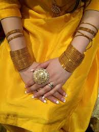 Beautiful Hand Mehndi Day Churri And Ring Hand Mehndi Gold Necklace Set Classic Jewelry