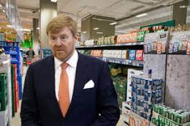 Hij volgde de jonge prins willem alexander zeven jaar lang en sprak hem honderden keren. Koning Haal Voldoende Bier In Huis