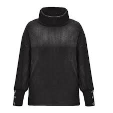 Que vous aimiez le coton ou les mailles fines, le noir et blanc, les couleurs chaudes ou le gris apaisant, le col roulé apporte une touche sophistiquée à tous. Gros Pull Col Roule Femme Noir Moncolroule