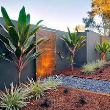 decoration mur exterieur cloture pour habiller un mur exterieur avec style in 2021 patio garden decor