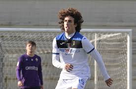 Dopo la sconfitta subita nell'ultimo turno contro la juventus, l'atalanta continua a comandare la classifica, ma ha visto il cagliari, seconda della classe avvicinarsi. Next Generation Alessandro Cortinovis Atalanta Forza Italian Football