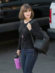 Zooey Deschanel Short Hair Zooey Deschanel Hair Hair Icon Zooey Deschanel