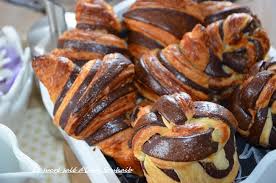 Je voudrais mon croissant au chocolat habituel, s'il vous plaît. Croissant Bicolore Au Chocolat Le Sucre Sale D Oum Souhaib