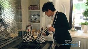 Black And White Teapot On Kardashians Pin By Lg Gallery Las Vegas Decor On Enterier Exterier Mackenzie Childs Kris Jenner Kitchen Kris Jenner