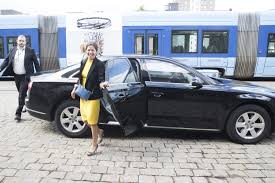Det siste er jeg og berg helt enige om. Lan Marie Nguyen Berg Gleder Seg Stort Over At De Fattige Ikke Har Rad Til A Kjore Bil Resett