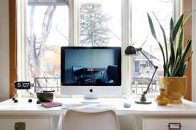 Home office desk video facing a window causes decreased focus and productivity. Do You Dare Position A Desk In Front Of An Office Window Is It Too Distracting You Be The Judge Designed