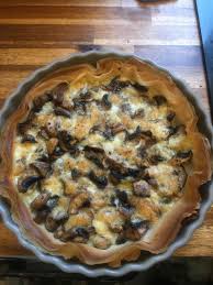 Tous En Cuisine La Recette De La Tarte Croustillante A La Mozzarella Et Champignons De Cyril Lignac Tarte Aux Champignons Recette Alimentation