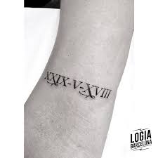 Hay muchos diseños que se han vuelto u clásico en el arte del tatuaje. Tatuajes Numeros Romanos Logia Tattoo Barcelona