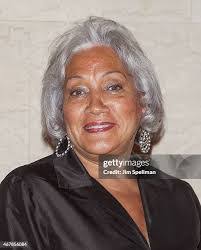 Harriet Resnick's Instagram, Twitter & Facebook